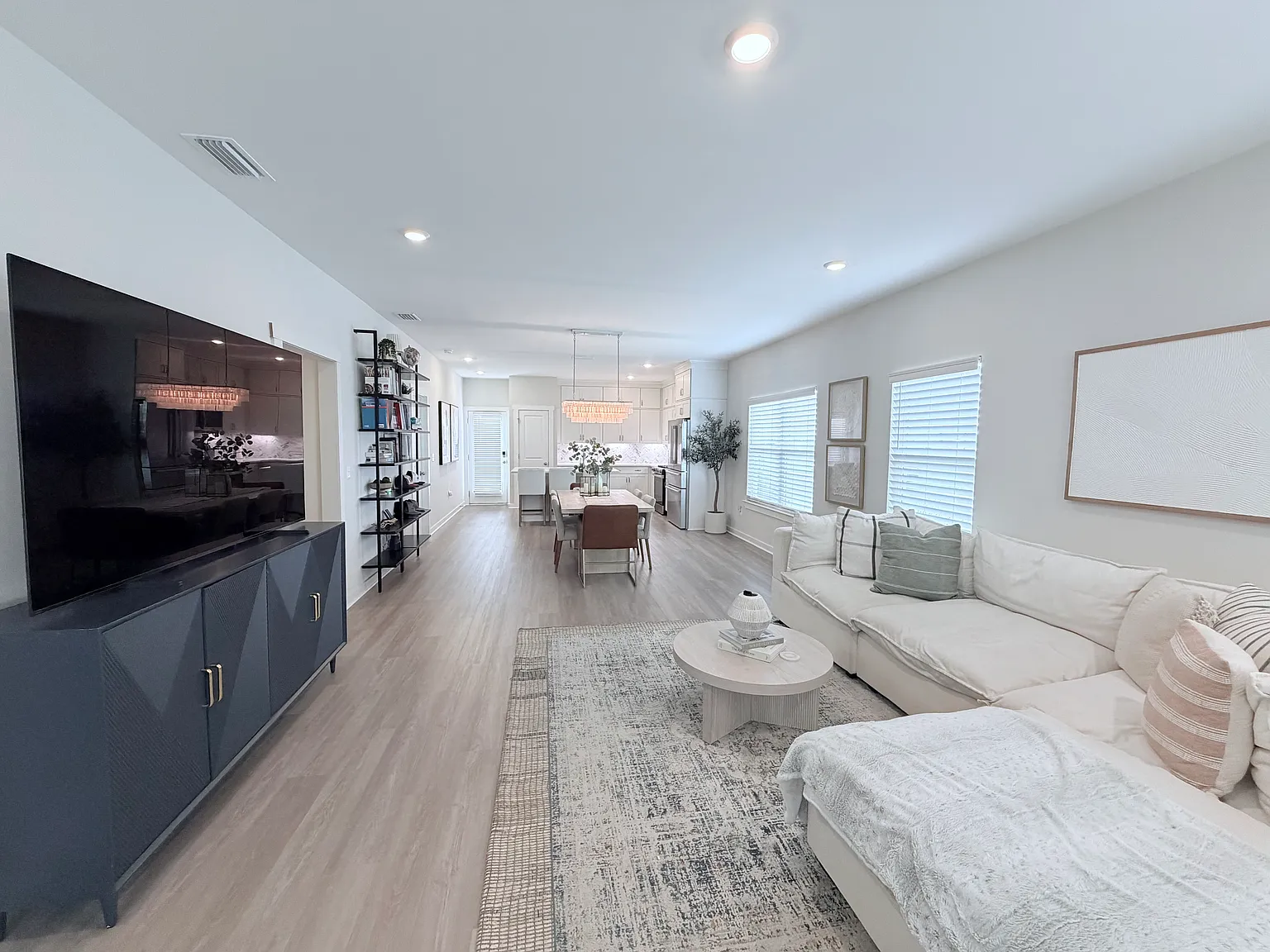 4 bed, 1700 sqft, $3,000 — Photo 2