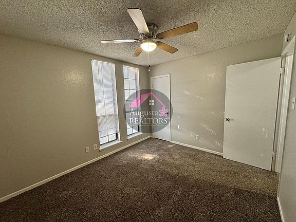 5th image of 12 Buttercup Dr