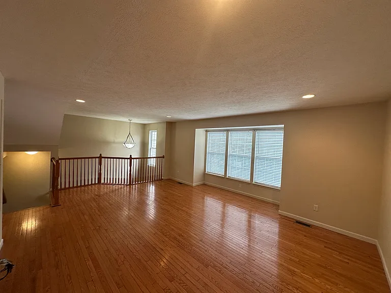 216 Blue Grass Cir — Photo 2
