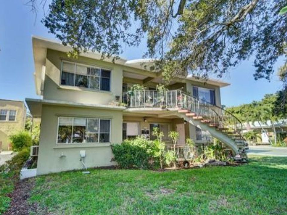 1st image of 401 S Lakeside Dr APT 1