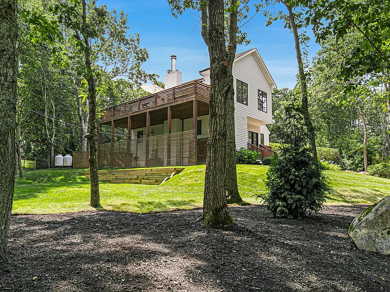 16 Breezy Dr — Photo 22