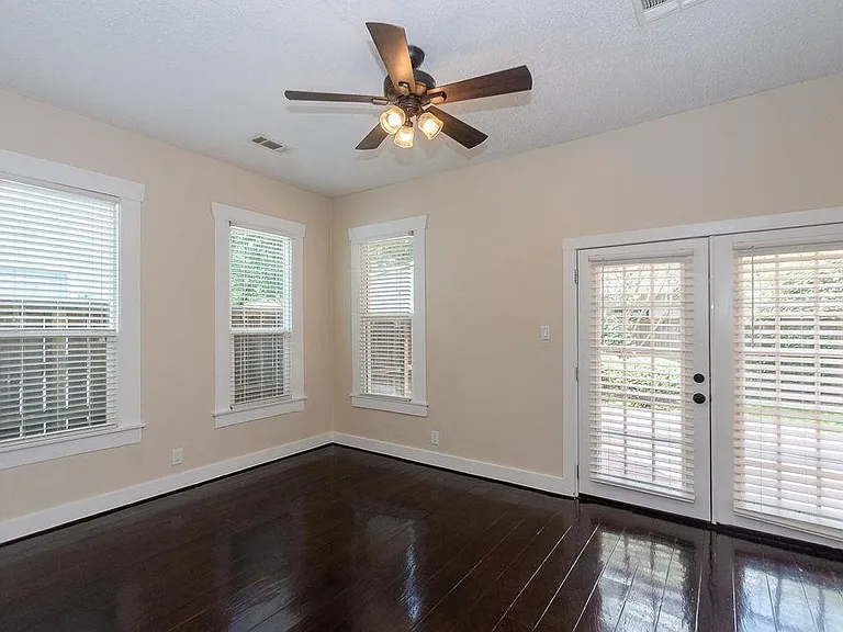 3909 Barnes St — Photo 15