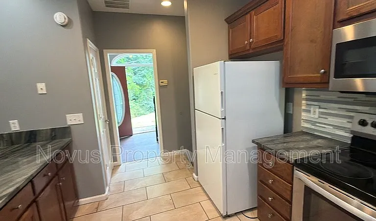 214 Farmington Trce — Photo 11