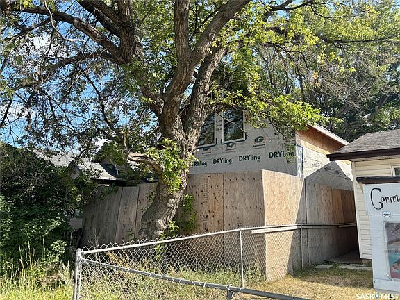 2nd image of 1913 20th Street W