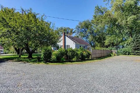 3 bed, 1300 sqft, $3,100 — Photo 3