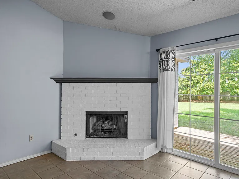 13 Holly Brook Cv — Photo 7