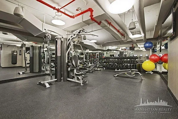 Rented by Manhattan Realty Group | media 22