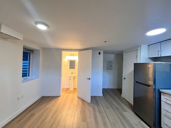 5th image of 527 1st Ave N #1