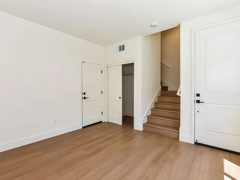 951 Woodside Rd — Photo 9