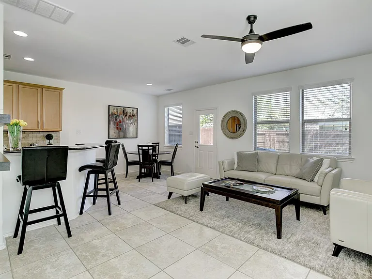 6423 Calgary Woods Ln — Photo 5