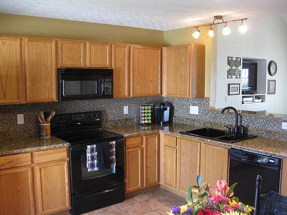 4th image of 4786 Hoseah St