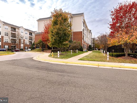 4th image of 4854 Eisenhower Ave Unit 443
