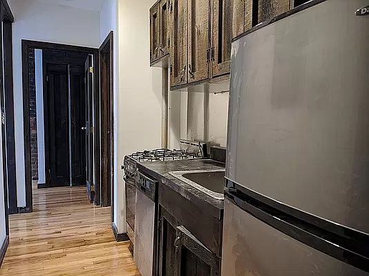 2nd image of 520 E 14th St APT 40