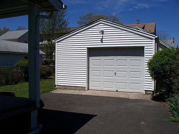 3rd image of 180 Tappan Ave