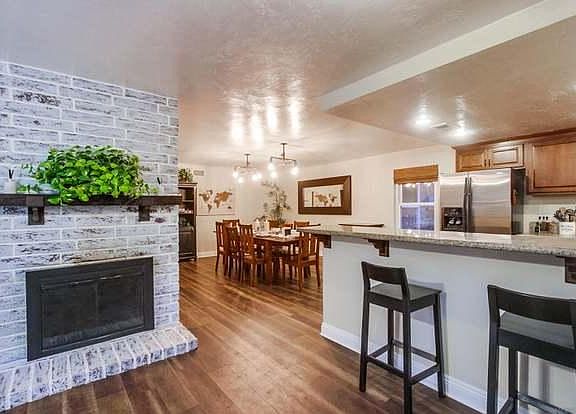 3rd image of 1566 La Vine Ln