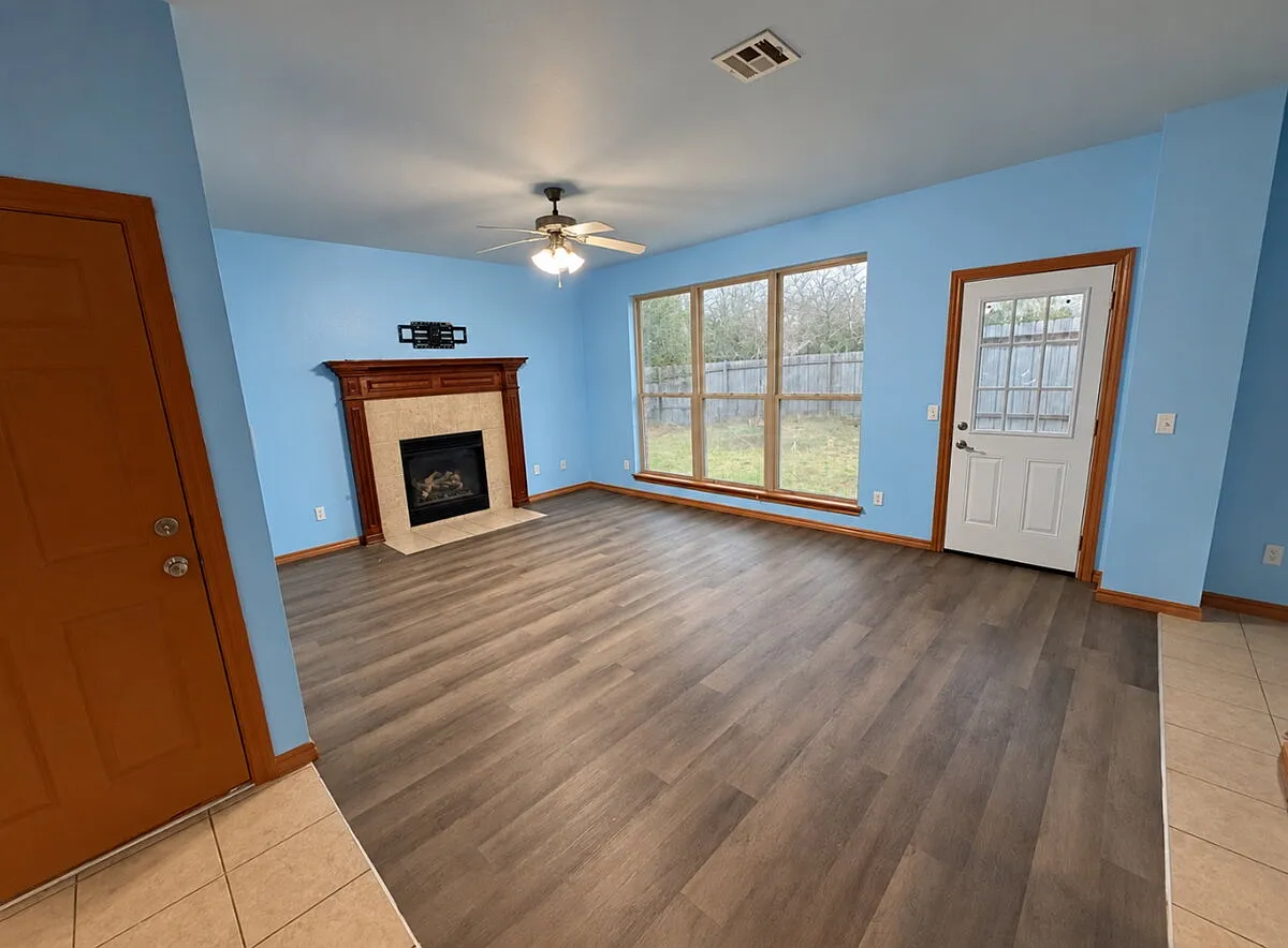 3 bed, 2.5 bath, 1855 sqft, $1,895 — Photo 3