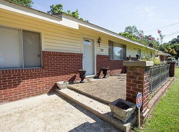 4th image of 748 Edgewood Dr