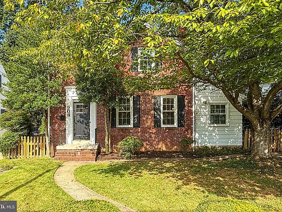 2nd image of 204 S Abingdon St