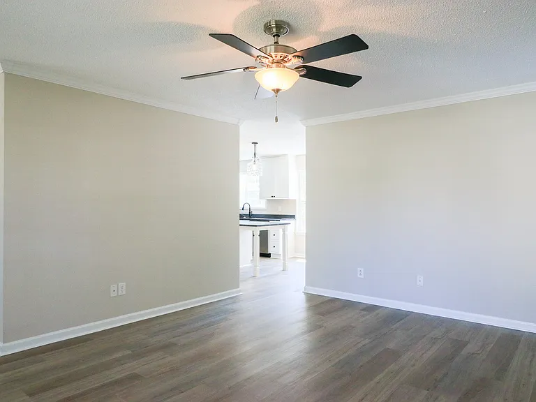 220 Loskin Ln — Photo 25