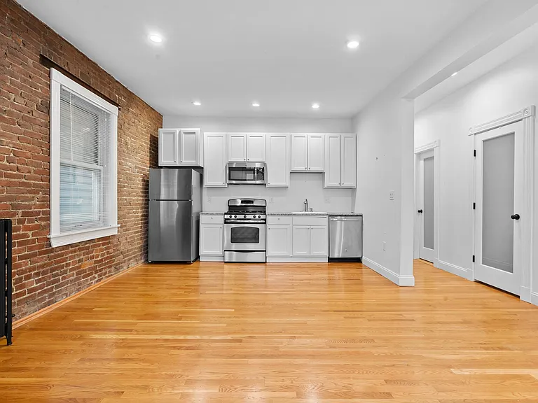 16 Devens St #1 — Photo 9