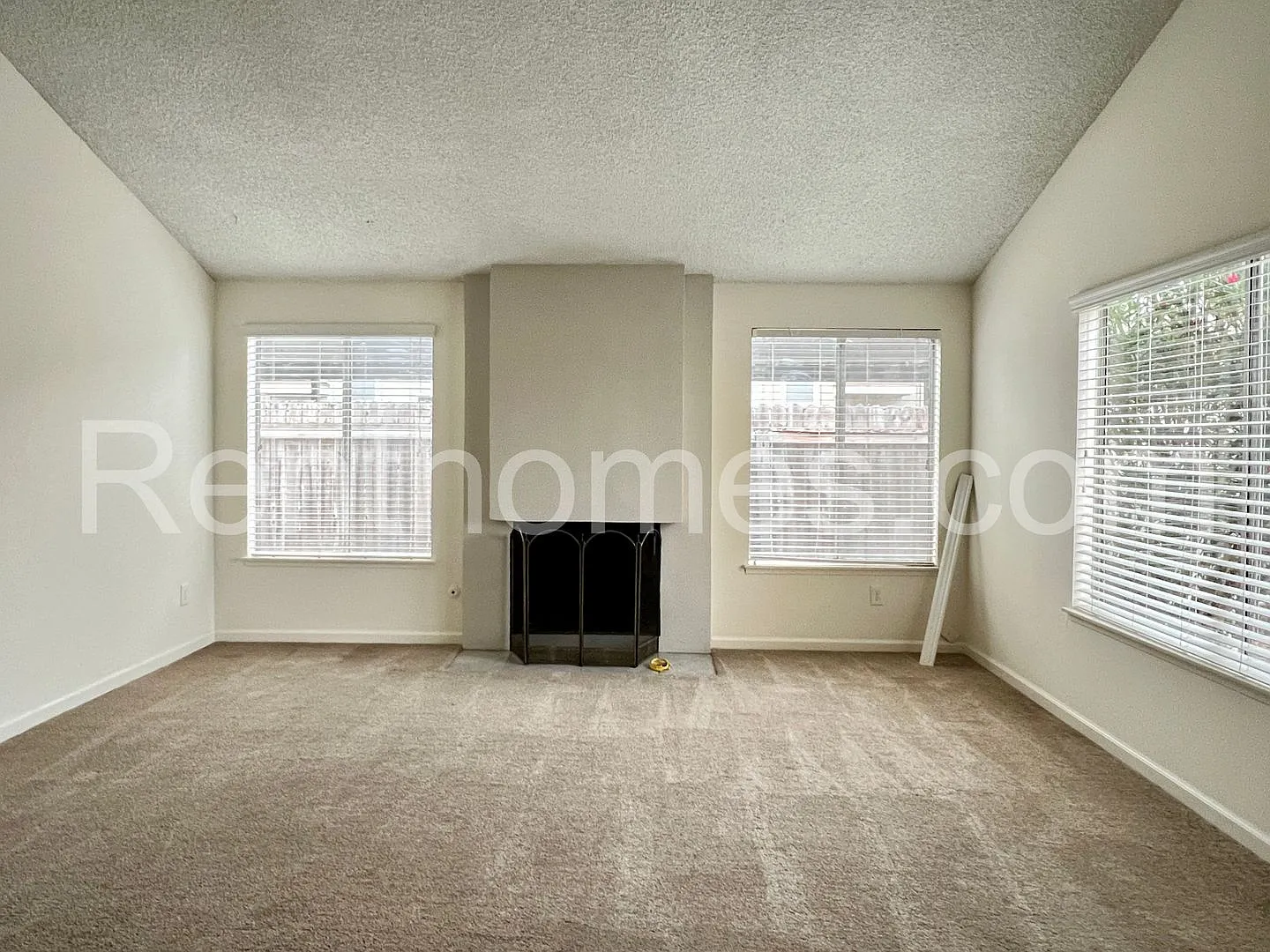 Mira Mesa, 11303 Kelowna Rd, Charming single level home close to all, Fireplace, 2 Car Garage! — Photo 2