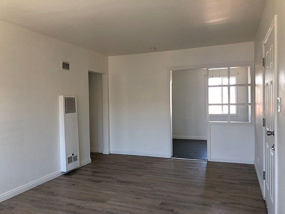 4th image of 556 N Garfield Ave #1/2