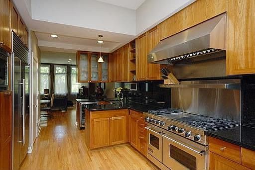 4th image of 1747 N Winchester Ave