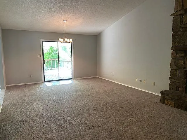 3 bed, 1452 sqft, $1,645 — Photo 2