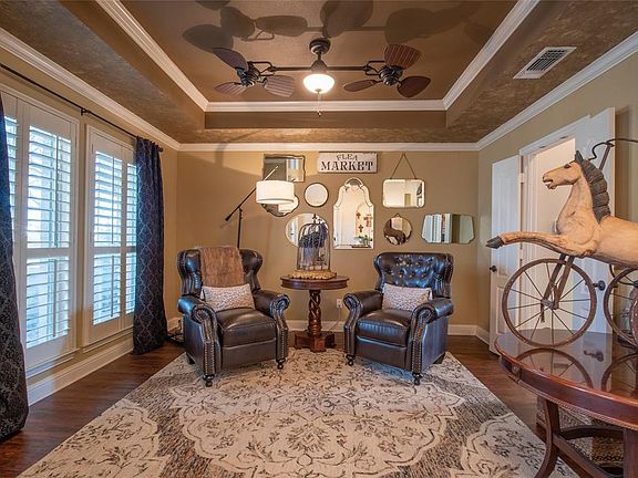 3rd image of 146 Forest Creek Cir