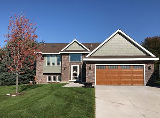 2465 Homestead Ave N, Oakdale, MN 55128