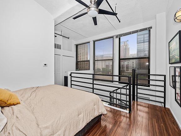 5th image of 633 S Plymouth Ct APT 301