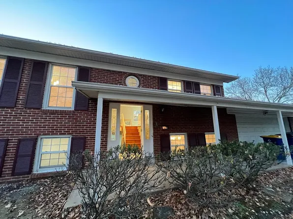 1839 Seven Pines Dr, Saint Louis, MO 63146