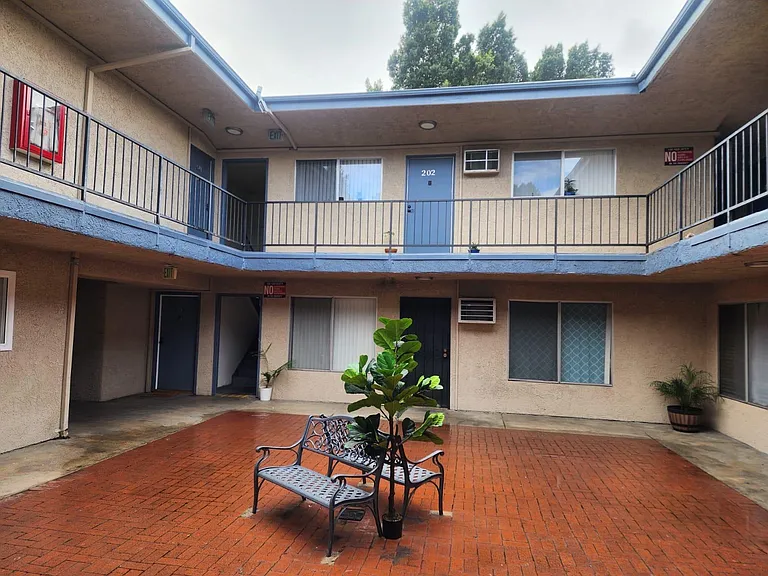 8545 Cedros Ave — Photo 9