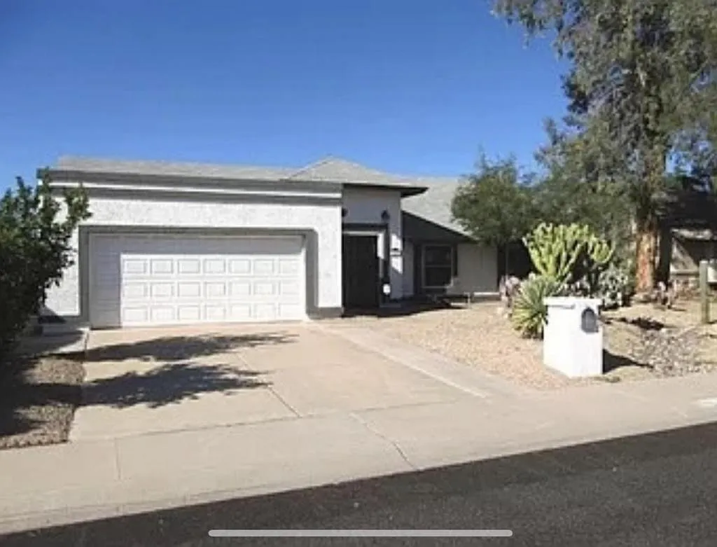 3250 W Helena Drive — Photo 1