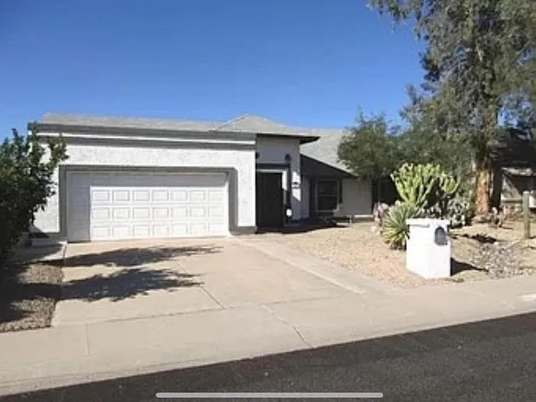 3250 W Helena Dr — Photo 1