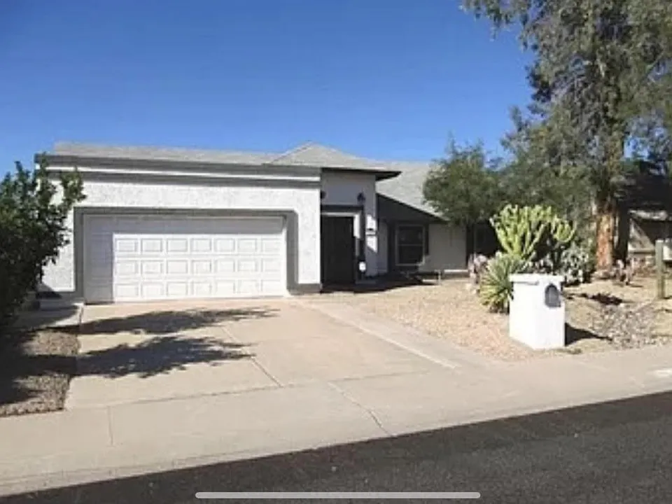 3250 W Helena Dr