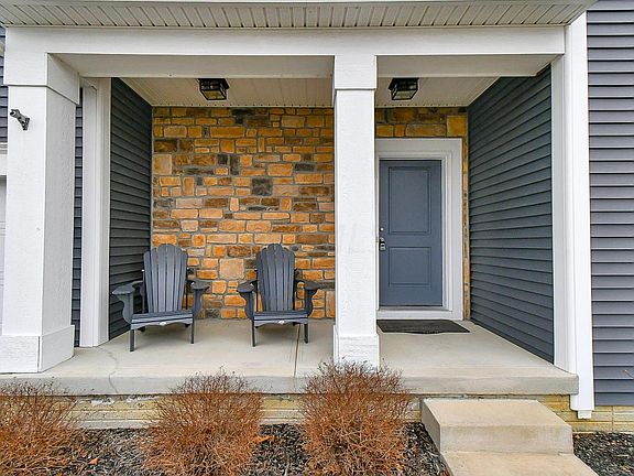 3rd image of 7805 Meadow Chase Dr