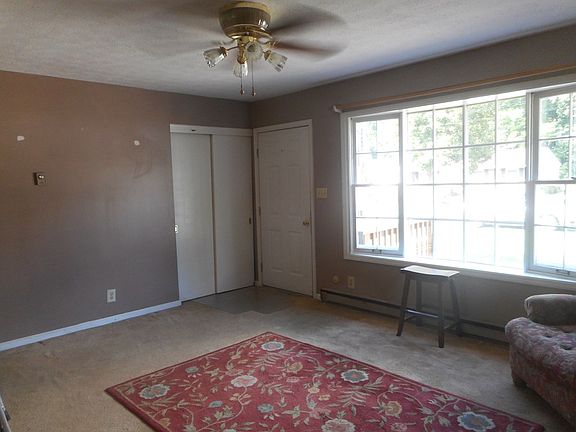 4th image of 1205 Holverstott Dr