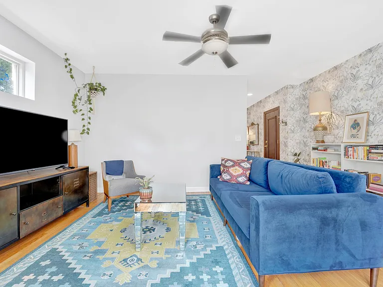 4200 N Sawyer Ave #2 — Photo 3
