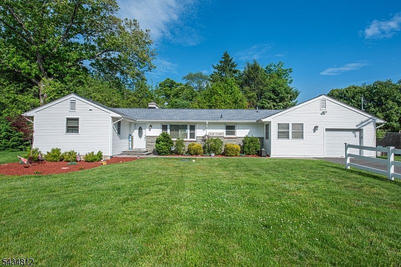 1st image of 11 Hunters Ln