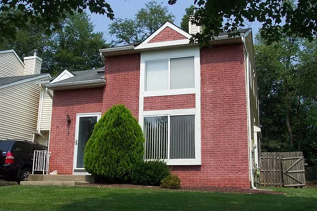 52 Woodland Way photo 1