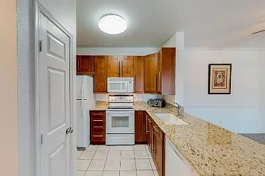 701 Gibson Dr — Photo 2