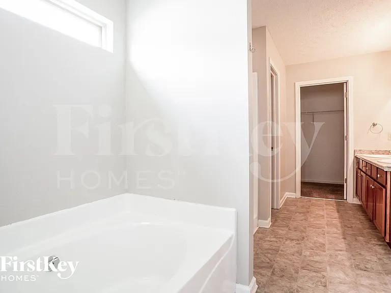 6802 N Denton Ct — Photo 9