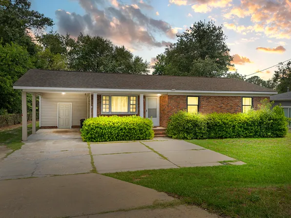 3873 Cumberland Rd, Fayetteville, NC 28306