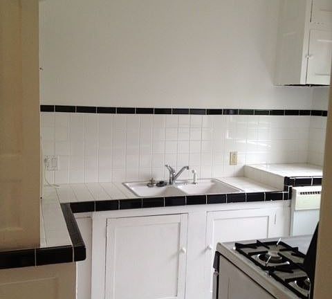 3rd image of 1052 E Thomas St APT 14