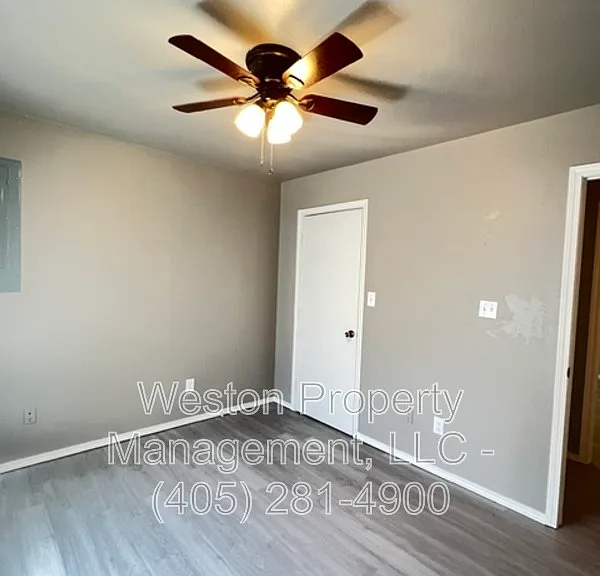416 E Washington St — Photo 14