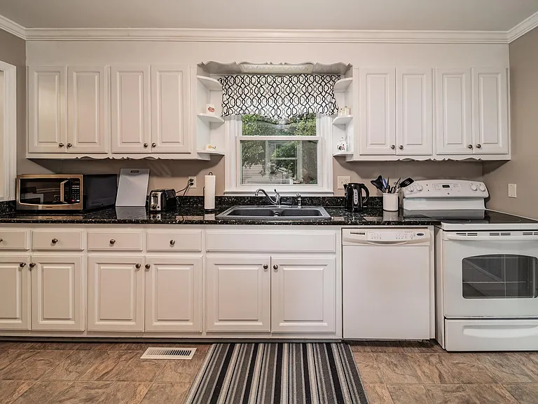 206 W Decatur St — Photo 14