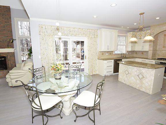 3rd image of 2801 King James Ave