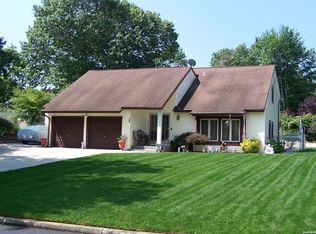 165 Sequoia Dr, Coram, NY 11727