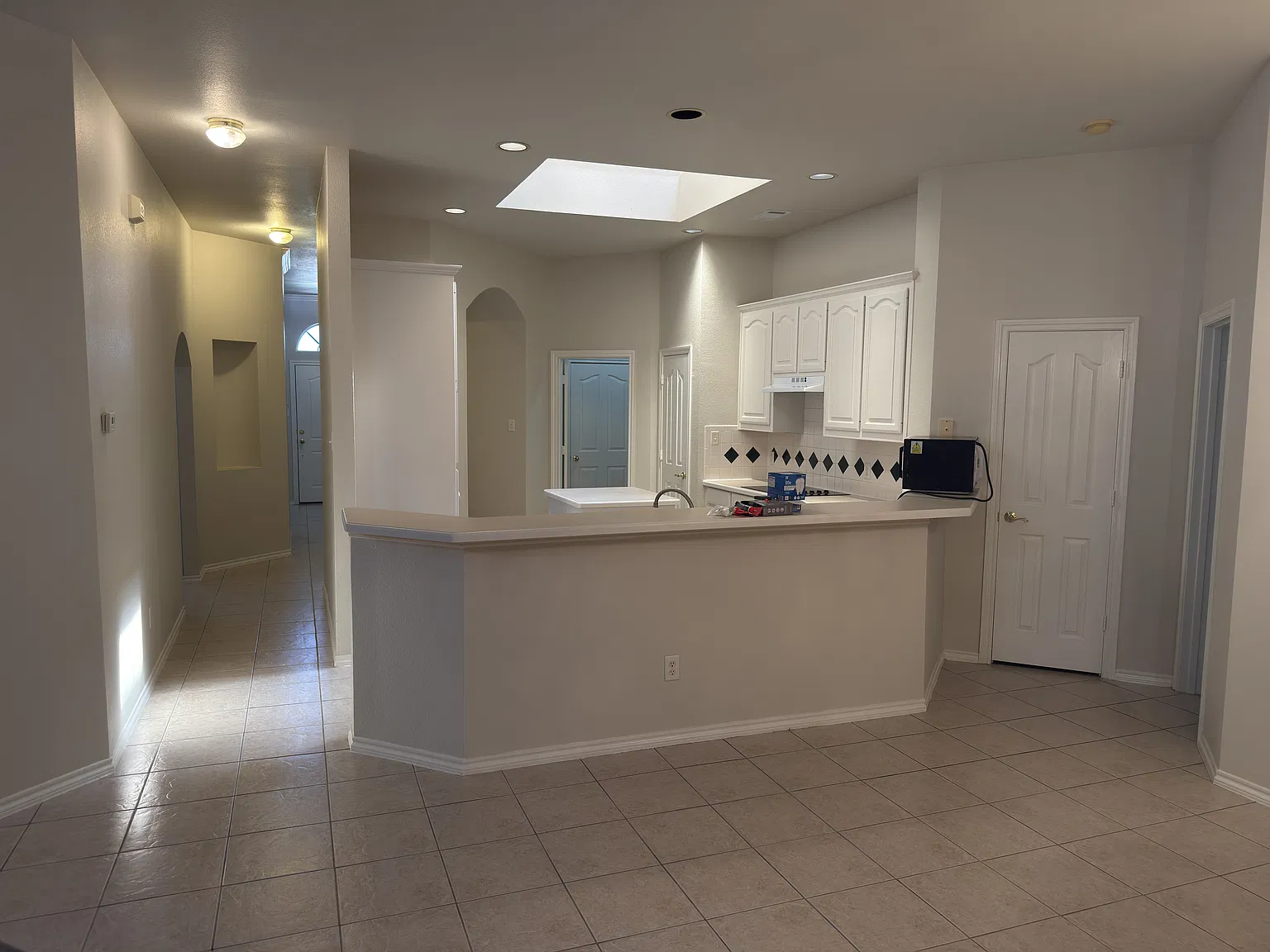 3 bed, 1980 sqft, $2,350 — Photo 1